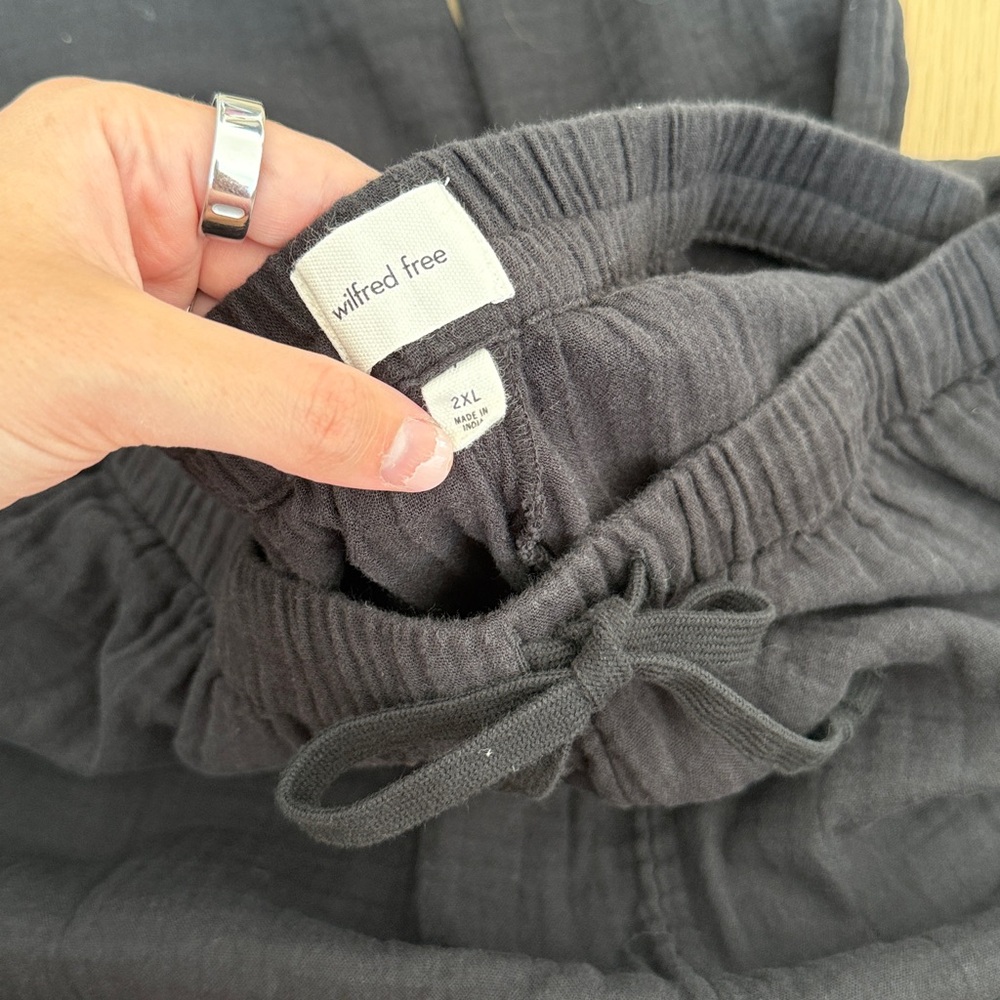 Aritzia Wilfred Free Black Pull On Pants - Picture 2 of 2